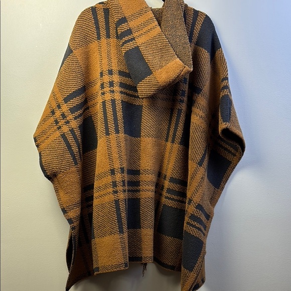 Barefoot dreams Plaid Hooded Poncho in light Orange and Black - Picture 3 of 5